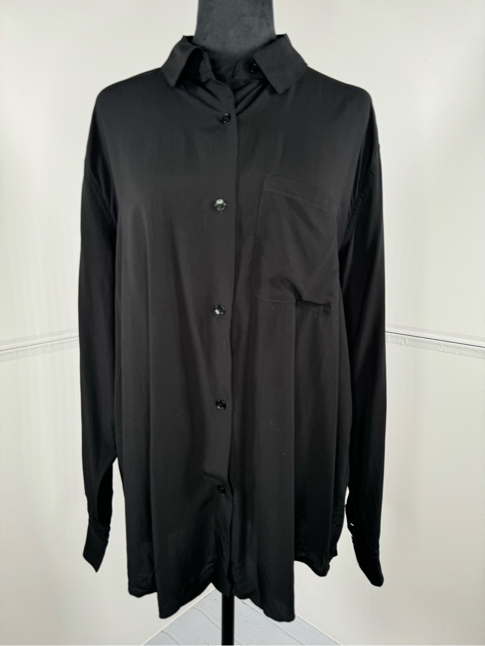NWT - Tahari Black 100% Viscose Button Front Blouse Size Medium